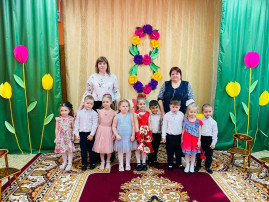 Утренник в средней группе Утренник в средней группе.