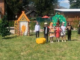 В Год Семьи в МКДОУ д/с № 9 Узловского района для детей и родителей было организовано развлечение на тему «Сказочный концертный зал». В Год Семьи в МКДОУ д/с № 9 Узловского района для детей и родителей было организовано развлечение на тему «Сказочный концертный зал».
