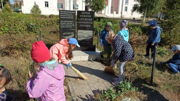 Уход за памятниками: добрая традиция Уход за памятниками: добрая традиция.