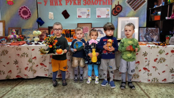 Выставка поделок «Наши мамы не простые – у них руки золотые!» Выставка поделок «Наши мамы не простые – у них руки золотые!».